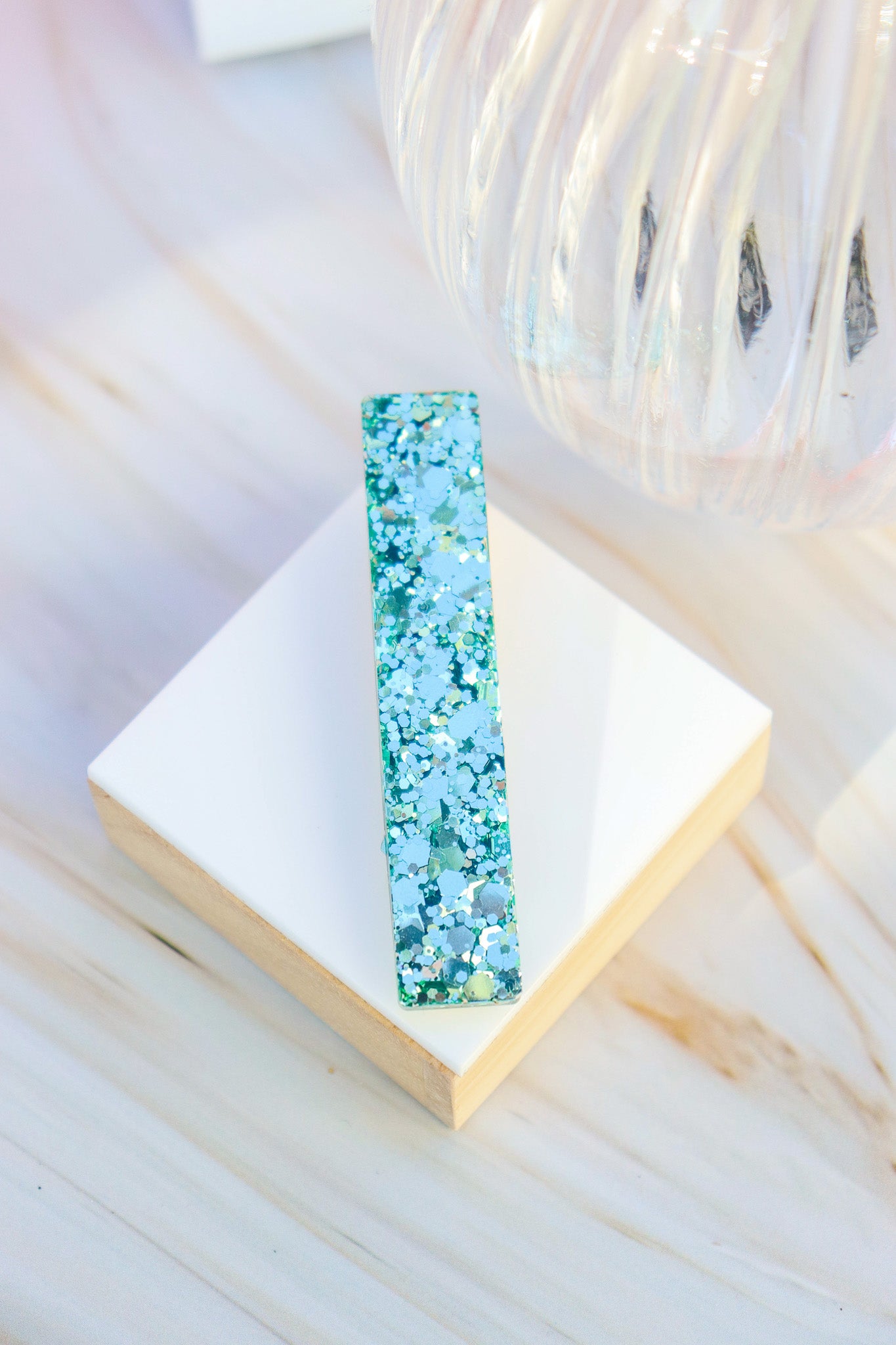 Barrette Paillettes vert mousse holographique