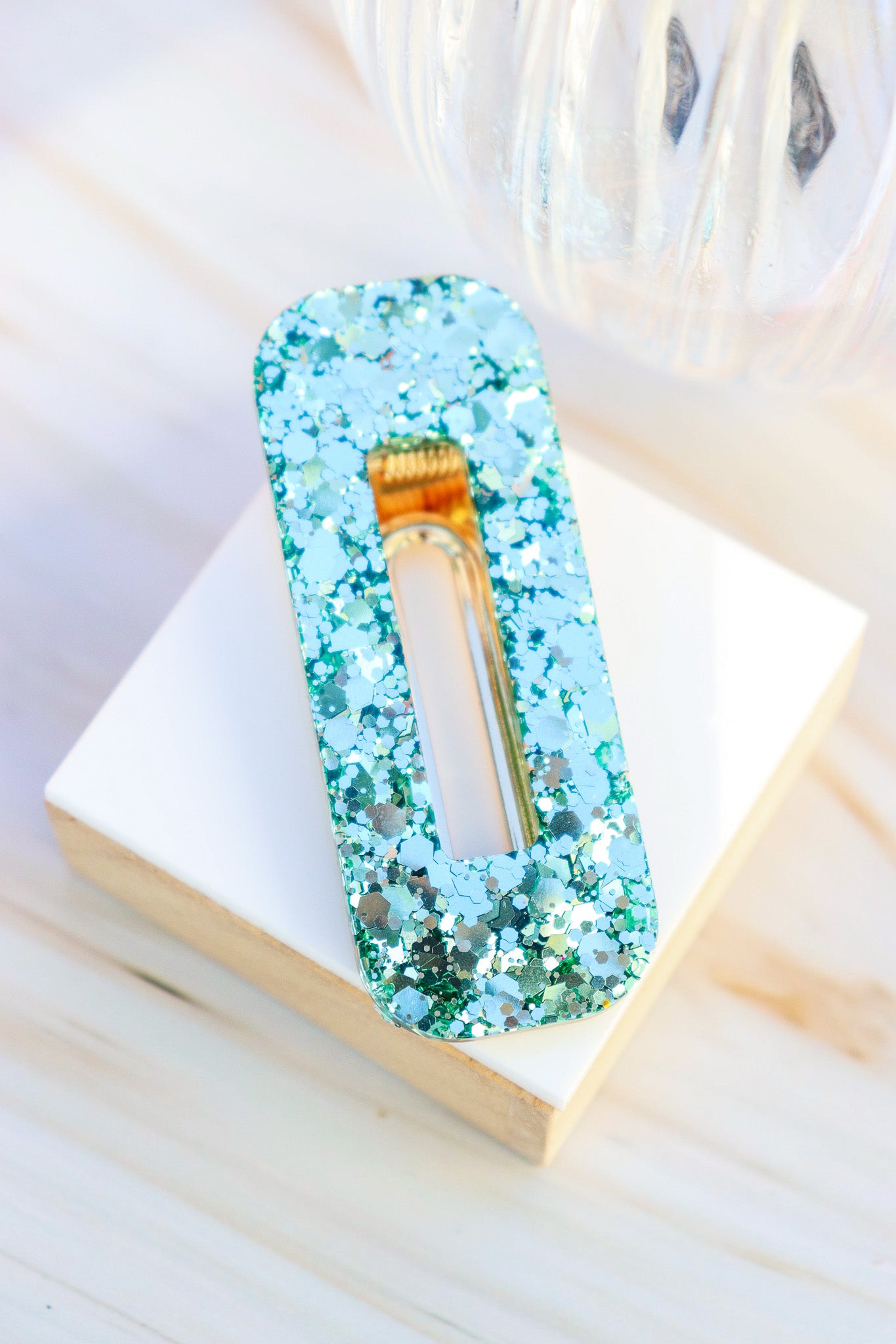 Barrette Paillettes vert mousse holographique