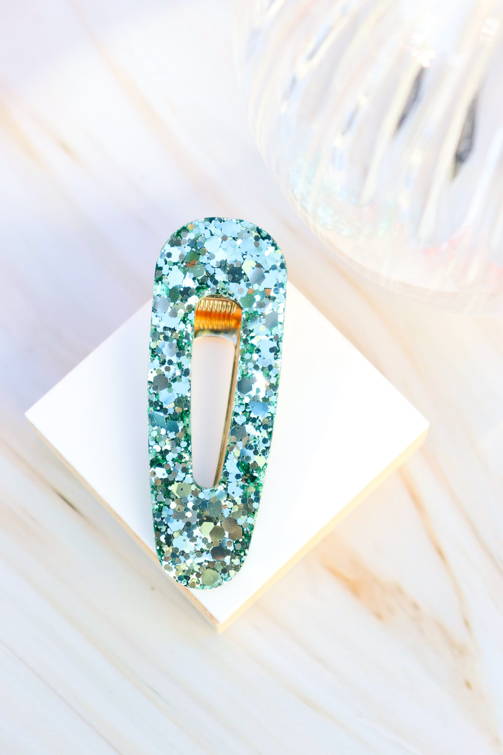 Barrette Paillettes vert mousse holographique